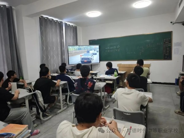 常德时代中等职业学校,新能源汽车,高铁乘务,运动训练,工业机器人就业方向招生 常德时代中等职业学校,新能源汽车,高铁乘务,运动训练,工业机器人就业方向招生