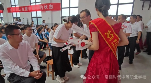 常德时代中等职业学校,新能源汽车,高铁乘务,运动训练,工业机器人就业方向招生 常德时代中等职业学校,新能源汽车,高铁乘务,运动训练,工业机器人就业方向招生