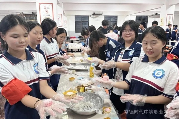 常德时代中等职业学校,新能源汽车,高铁乘务,运动训练,工业机器人就业方向招生 常德时代中等职业学校,新能源汽车,高铁乘务,运动训练,工业机器人就业方向招生