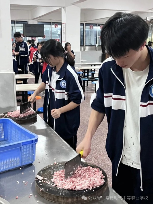 常德时代中等职业学校,新能源汽车,高铁乘务,运动训练,工业机器人就业方向招生 常德时代中等职业学校,新能源汽车,高铁乘务,运动训练,工业机器人就业方向招生