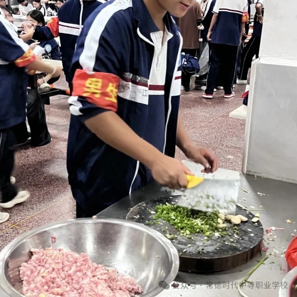 常德时代中等职业学校,新能源汽车,高铁乘务,运动训练,工业机器人就业方向招生 常德时代中等职业学校,新能源汽车,高铁乘务,运动训练,工业机器人就业方向招生
